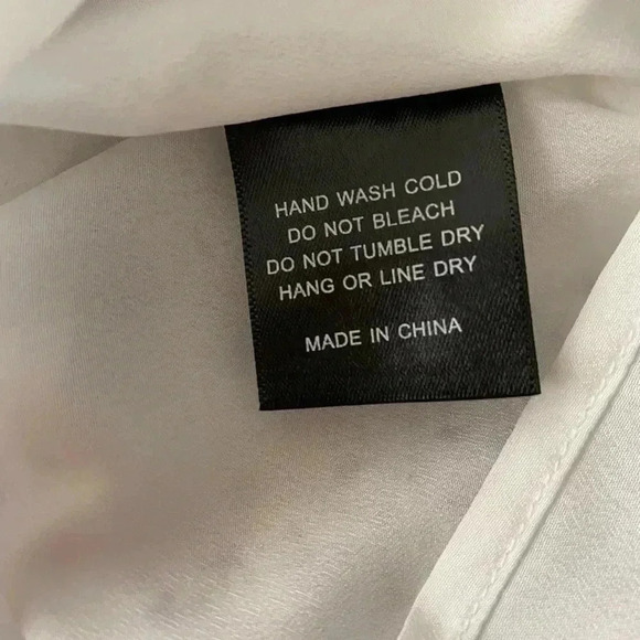 🆕NWOT Senlis Women Lightweight Ruffle Mini Dress V-Neck White Purple Floral S🆕 - Picture 12 of 12